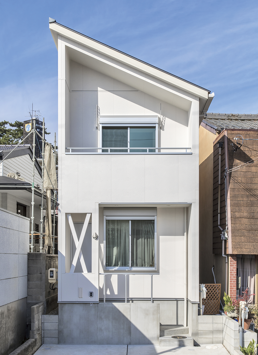 27坪の敷地に建つ白で統一されたオシャレな狭小住宅 名古屋市名東区 愛知県尾張旭市 外断熱の注文住宅とリフォームは秋田建設