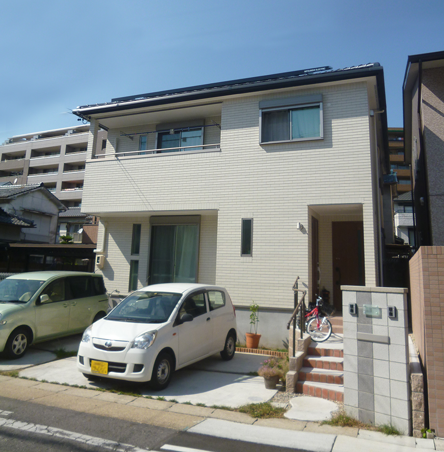 外壁はいつまでも美しい総タイル貼り　高断熱の二世帯住宅・名古屋市千種区