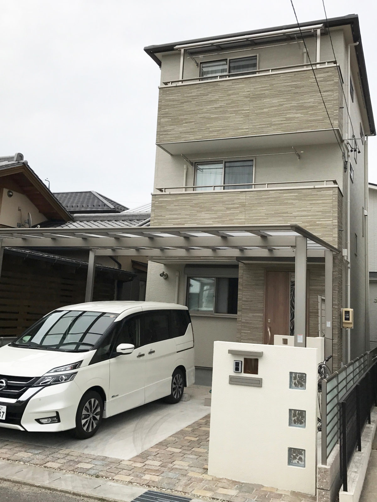 敷地面積27坪の狭小地に三階建で広々暮らす・尾張旭市 敷地面積27坪の狭小地に三階建で広々暮らす・尾張旭市
